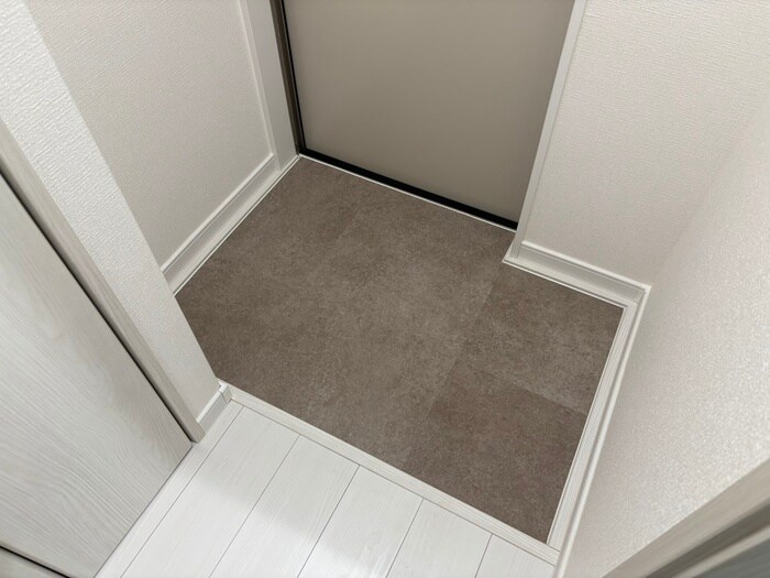 物件内観写真16　(玄関)
