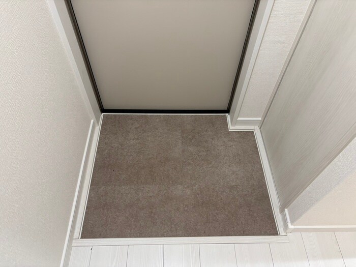 物件内観写真16　(玄関)