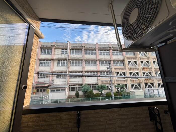 物件内観写真22　(室内からの展望)