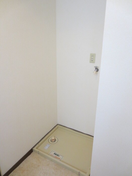 物件内観写真13　(洗濯機置場)