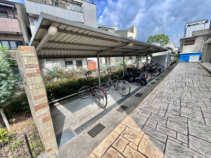 物件外観写真3　(駐輪場)