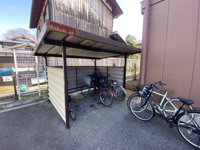 物件外観写真2　(駐輪場)