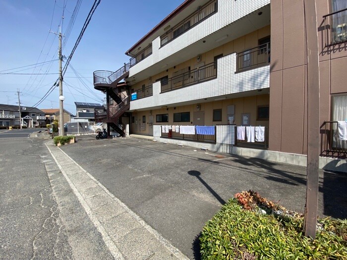 物件外観写真3　(駐車場)