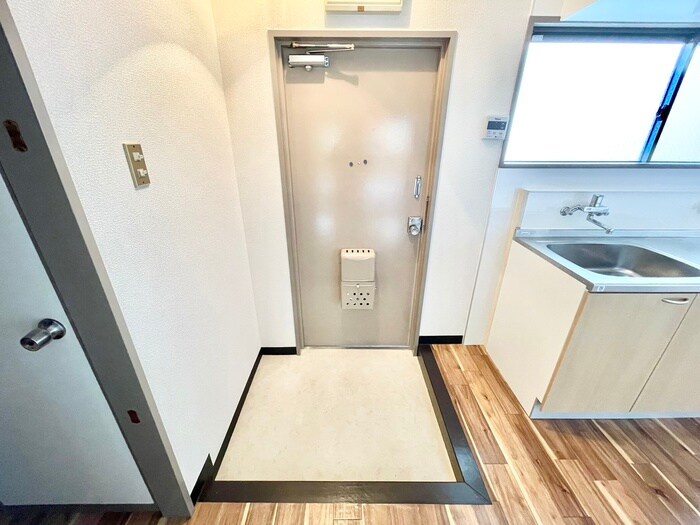 物件内観写真14　(玄関)