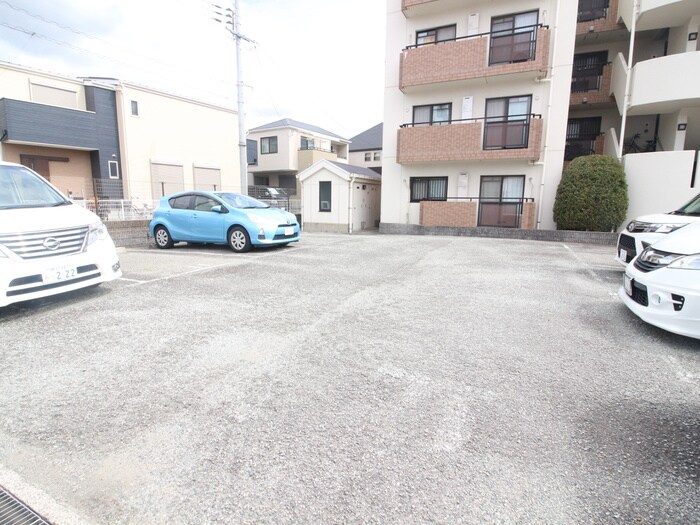 物件外観写真4　(駐車場)