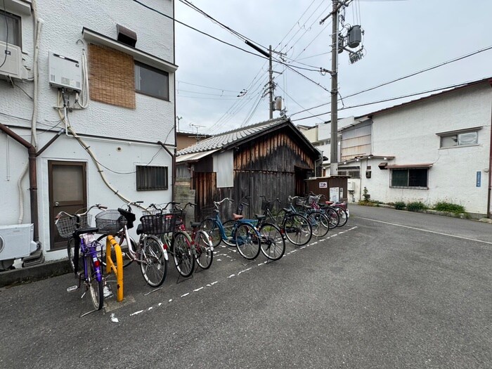 物件外観写真5　(駐輪場)