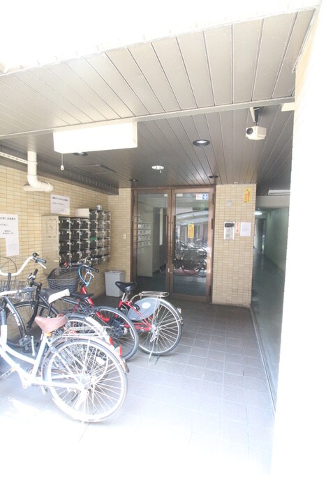 物件外観写真6　(エントランス部分)