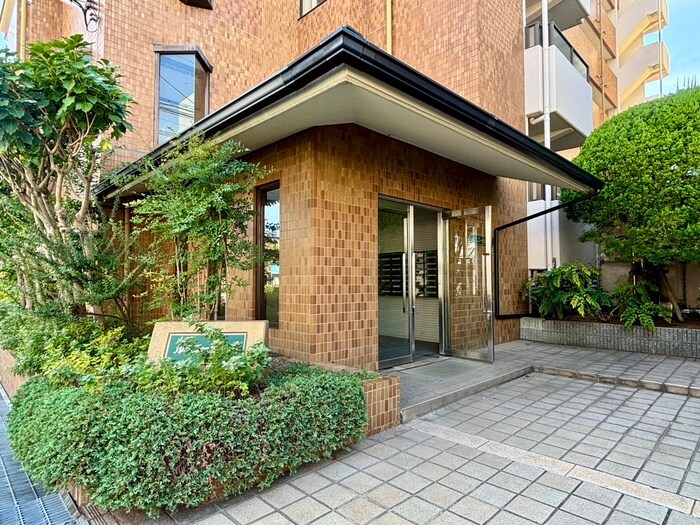 物件外観写真3　(エントランス部分)