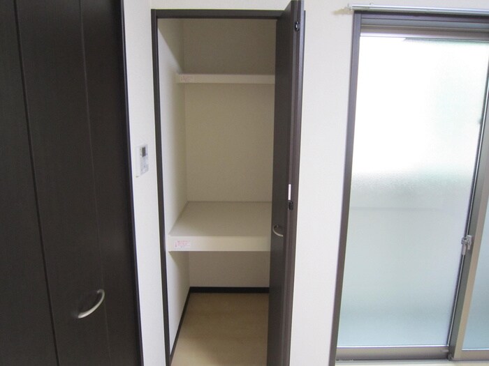 物件内観写真13　(収納)