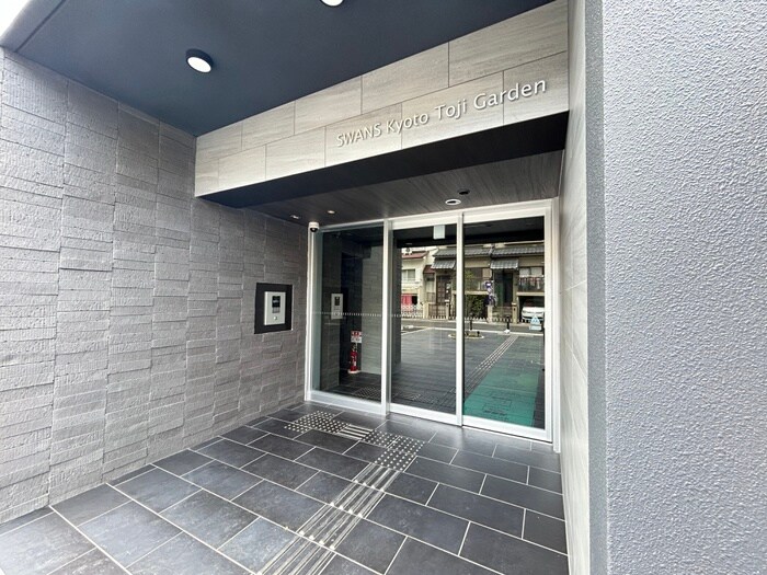 物件外観写真4　(エントランス部分)