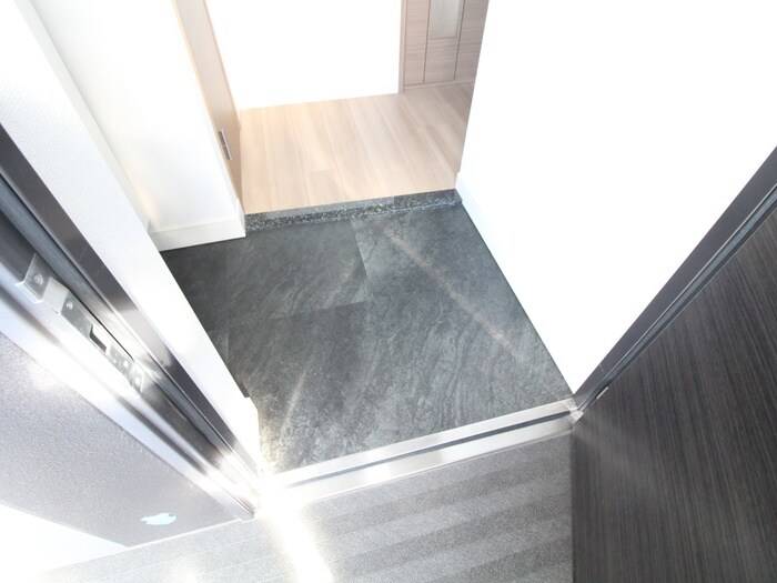 物件内観写真17　(玄関)