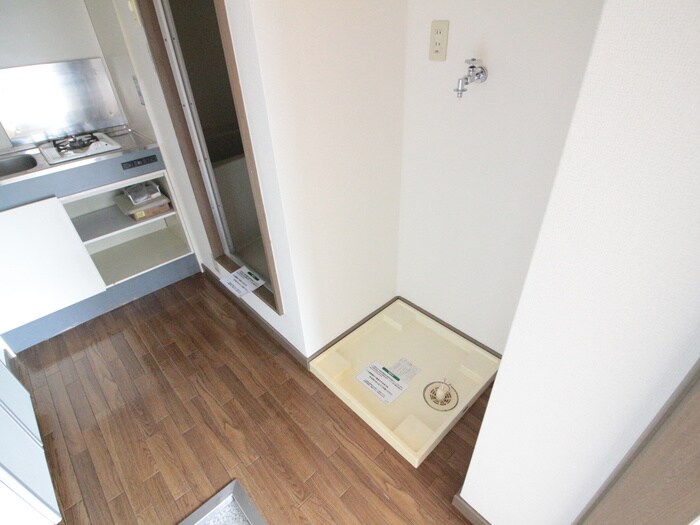 物件内観写真18　(洗濯機置場)