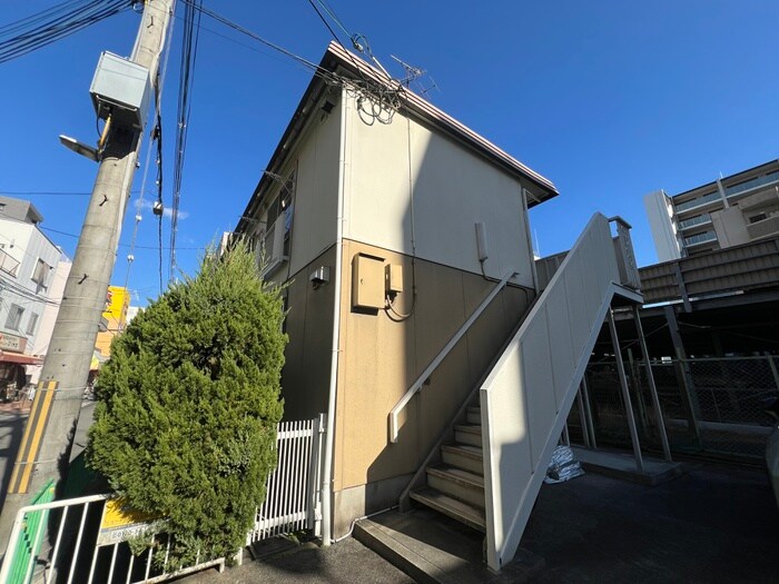 物件外観写真3　(エントランス部分)