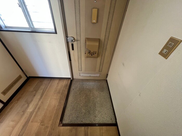 物件内観写真14　(玄関)