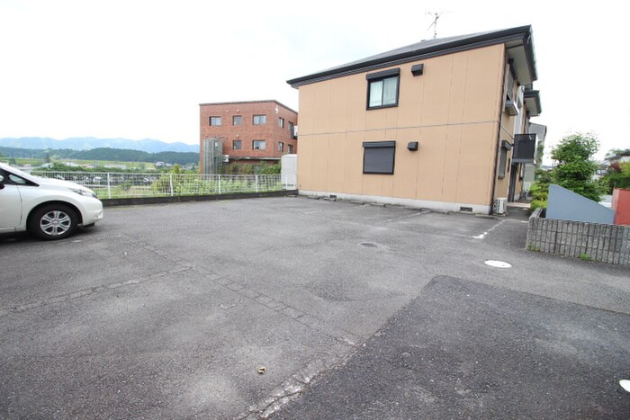 物件外観写真4　(駐車場)