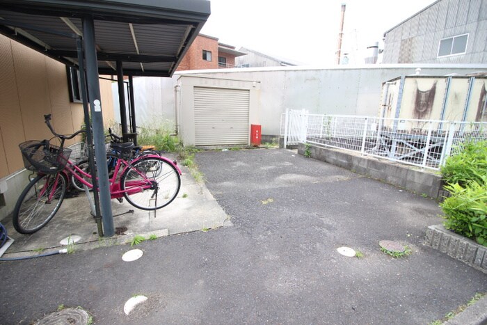 物件外観写真5　(駐輪場)