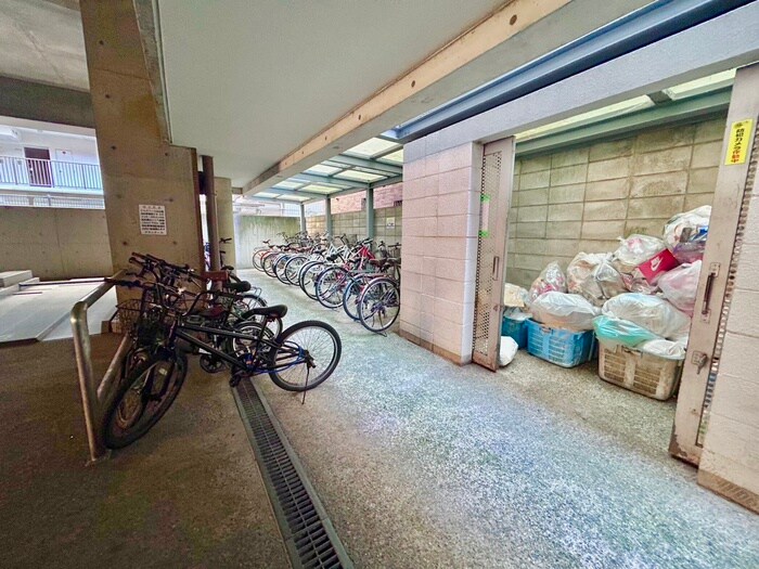 物件外観写真5　(駐輪場)