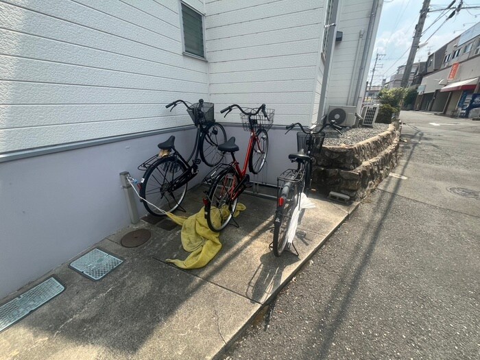物件外観写真2　(駐輪場)