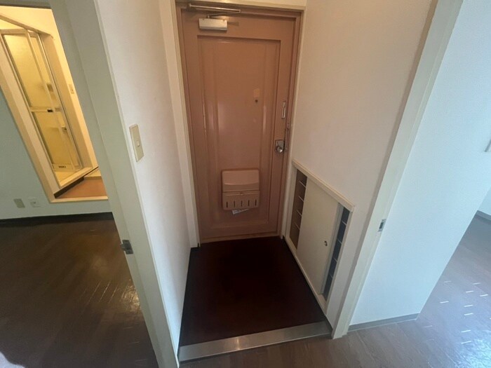 物件内観写真7　(玄関)