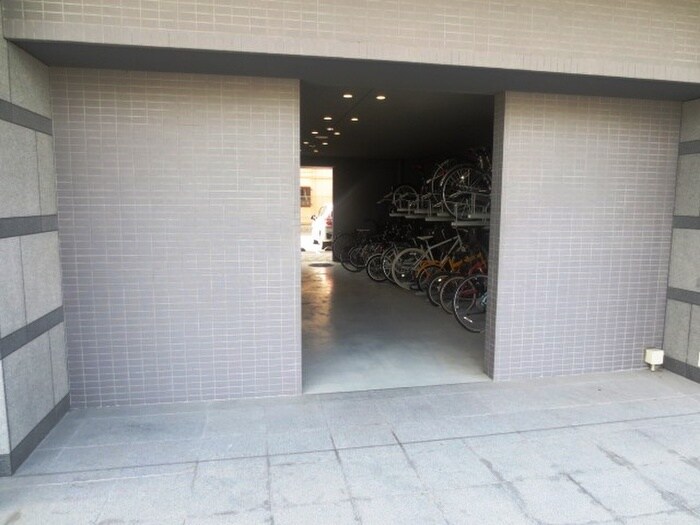 物件外観写真4　(駐輪場)