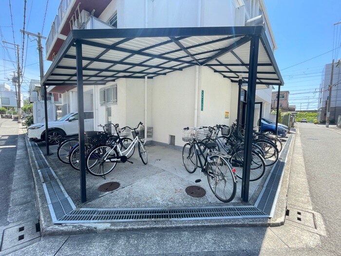 物件外観写真3　(駐輪場)