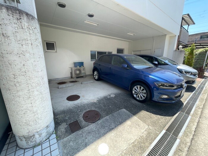 物件外観写真6　(駐車場)