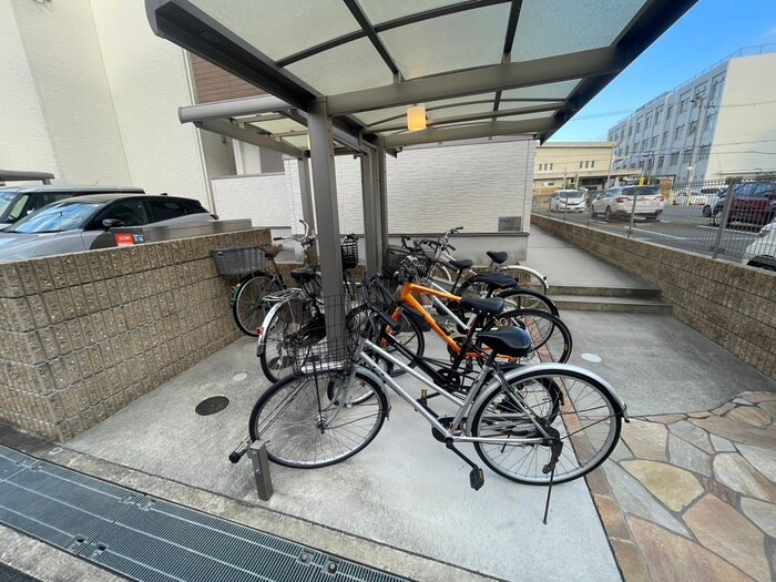 物件外観写真4　(駐輪場)