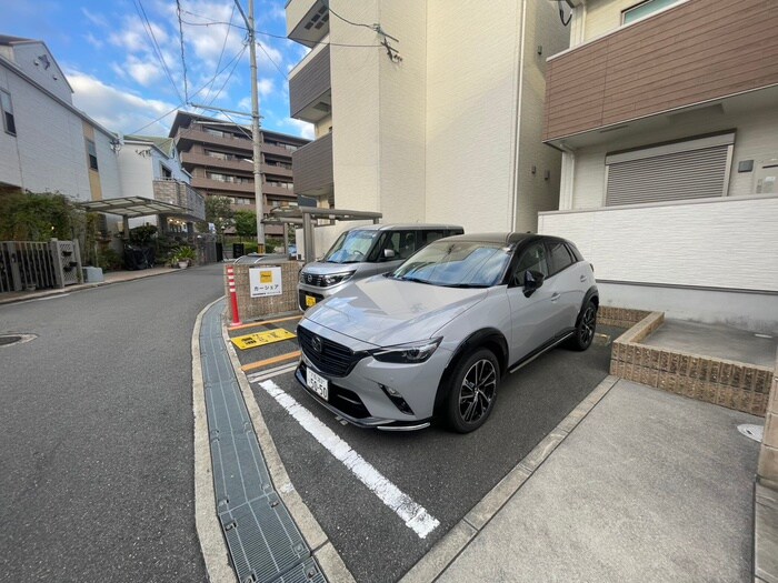 物件外観写真5　(駐車場)