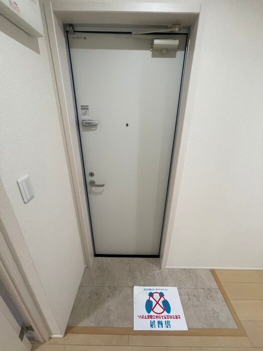 物件内観写真16　(玄関)