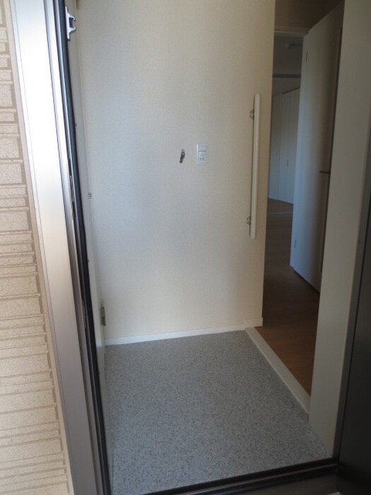 物件内観写真7　(玄関)