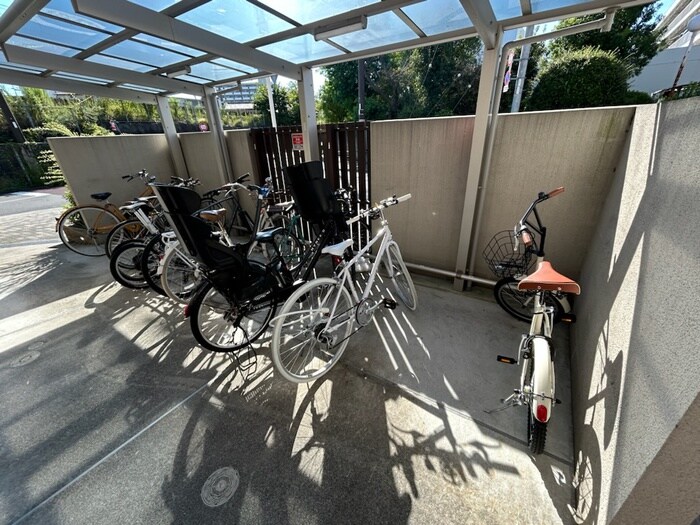 物件外観写真4　(駐輪場)