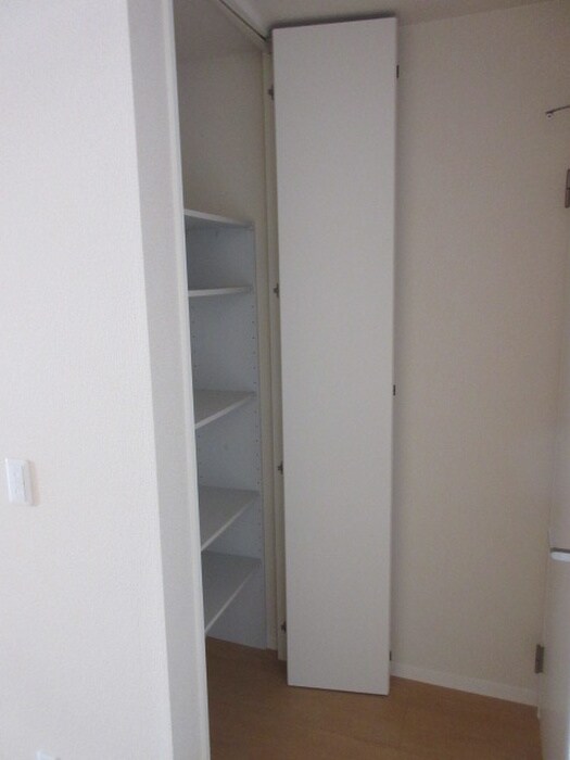 物件内観写真12　(収納)