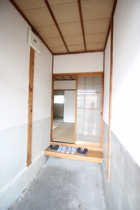 物件内観写真5　(玄関)