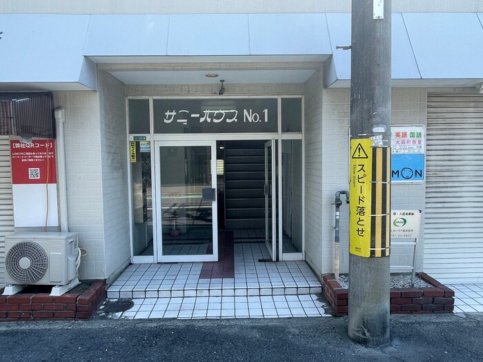 物件外観写真4　(エントランス部分)