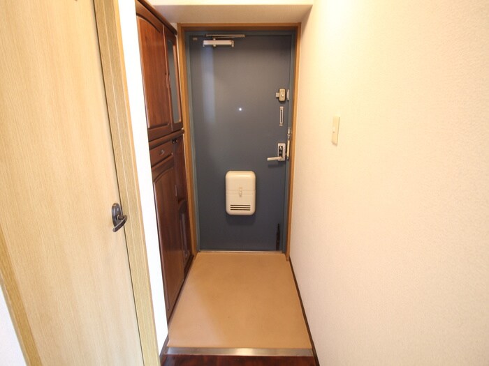 物件内観写真16　(玄関)