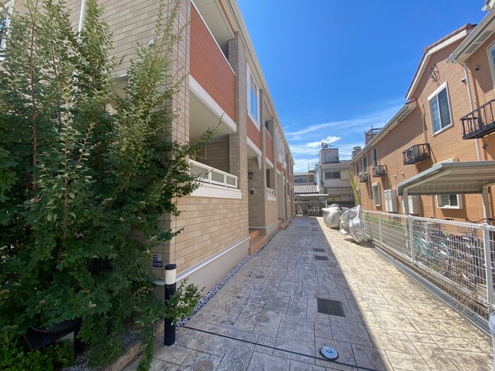 物件外観写真3　(エントランス部分)