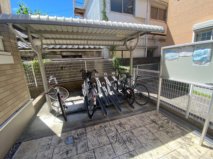 物件外観写真4　(駐輪場)