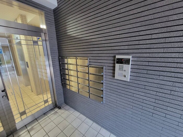 物件外観写真4　(エントランス部分)