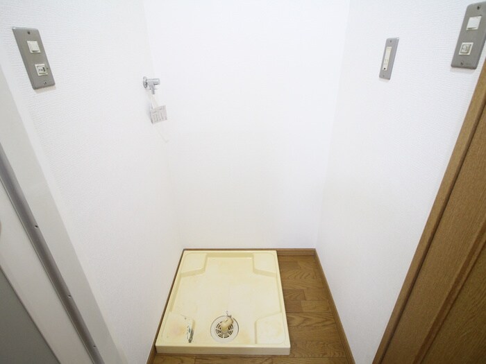 物件内観写真14　(洗濯機置場)