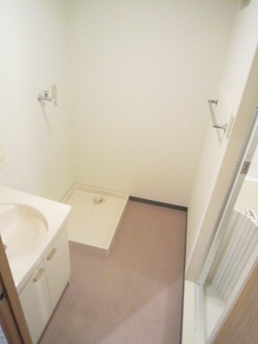 物件内観写真11　(洗濯機置場)