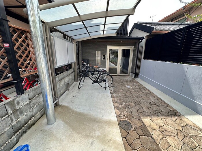 物件外観写真5　(駐輪場)