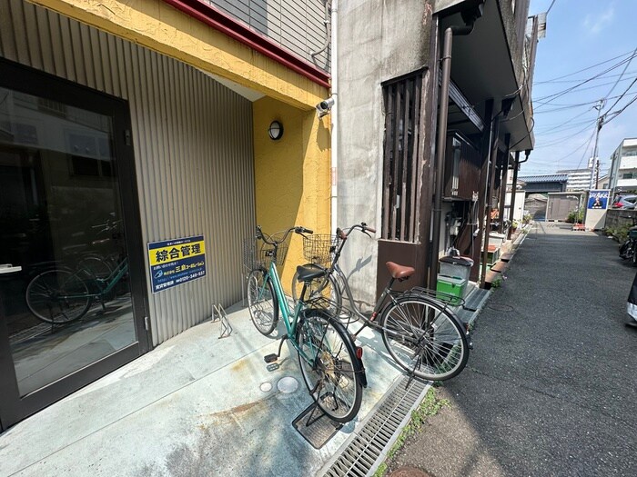 物件外観写真4　(駐輪場)