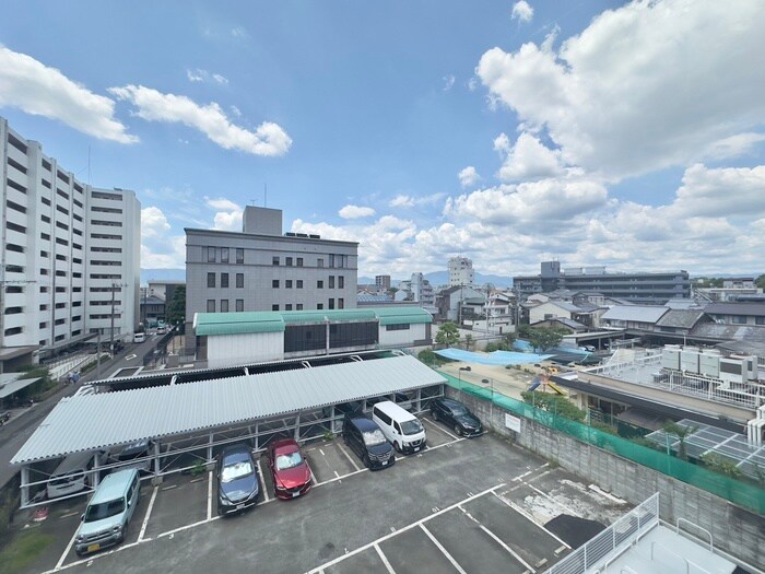 物件内観写真16　(室内からの展望)