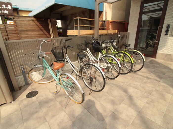 物件外観写真3　(駐輪場)
