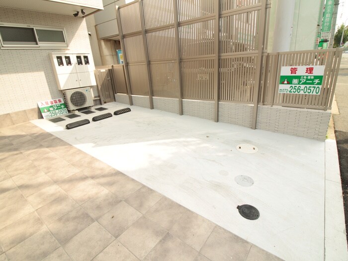 物件外観写真4　(駐車場)