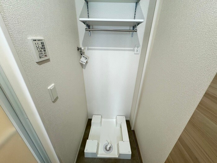 物件内観写真13　(洗濯機置場)