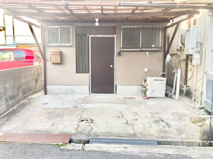 物件外観写真4　(駐車場)