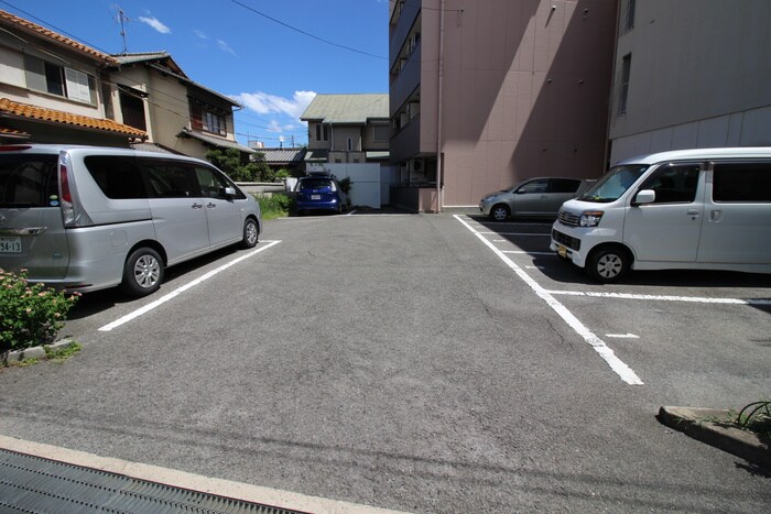 物件外観写真4　(駐車場)