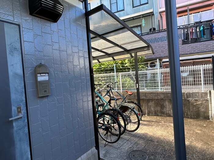 物件外観写真3　(駐輪場)