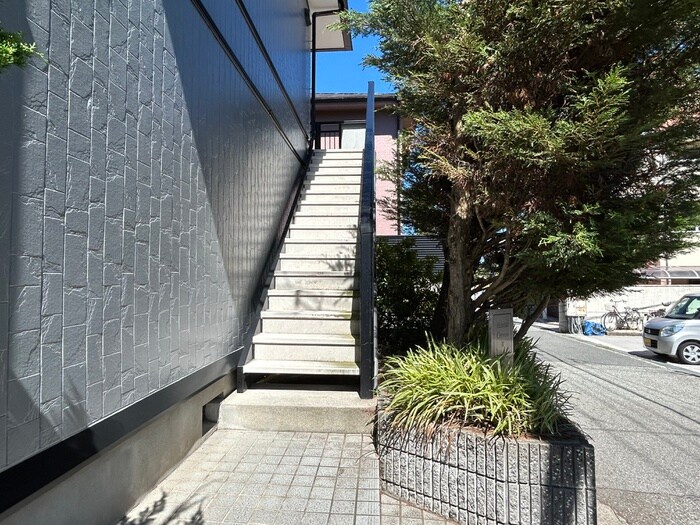 物件外観写真5　(エントランス部分)